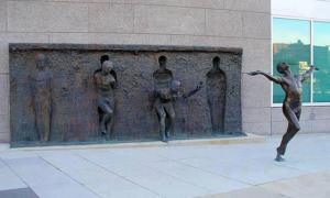 freedom-sculpture-by-zenos-frudakis